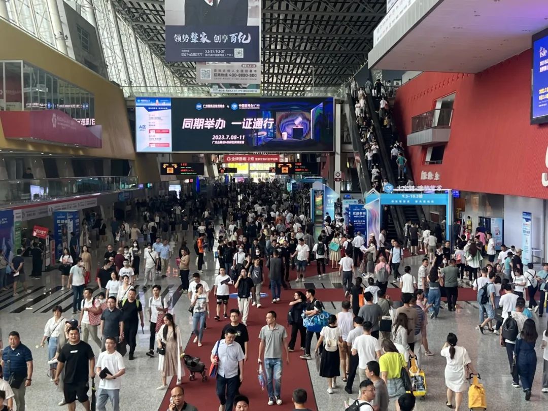 聚焦建博会 | 鹰牌生活实力出圈，展会首日人气爆棚！