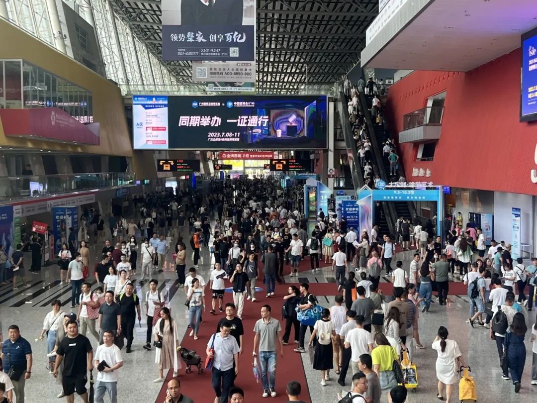 聚焦建博会 | 鹰牌生活实力出圈，展会首日人气爆棚！