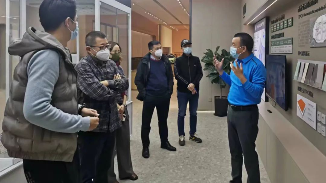 大咖来访 | 热烈欢迎中装建设熊总一行莅临鹰牌生活指导与交流(图2)